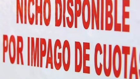 Avisos de desahucio en los nichos de un cementerio de Vigo Avisos de desahucio en los nichos de un cementerio de Vigo