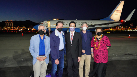 La nueva delegación de congresistas de EEUU, a su llegada al aeropuerto de Taipéi, a 14 de agosto de 2022. La nueva delegación de congresistas de EEUU, a su llegada al aeropuerto de Taipéi, a 14 de agosto de 2022.