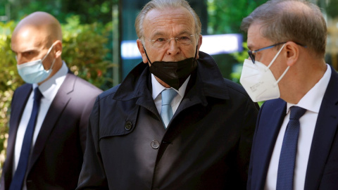 El expresidente de CaixaBank Isidro Fainé, a su salida de la Audiencia Nacional, tras declarar como investigado por las presuntas labores de espionaje al expresidente de Sacyr Luis del Rivero que habrían encargado al excomisario José Villarejo. — Mar El expresidente de CaixaBank Isidro Fainé, a su salida de la Audiencia Nacional, tras declarar como investigado por las presuntas labores de espionaje al expresidente de Sacyr Luis del Rivero que habrían encargado al excomisario José Villarejo. — Mar