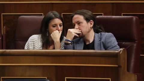 El líder de Podemos, Pablo Iglesias,d., e Irene Montero, durante la sesión de control al Gobierno, en el Congreso de los Diputados. EFE/ Javier Lizón El líder de Podemos, Pablo Iglesias,d., e Irene Montero, durante la sesión de control al Gobierno, en el Congreso de los Diputados. EFE/ Javier Lizón