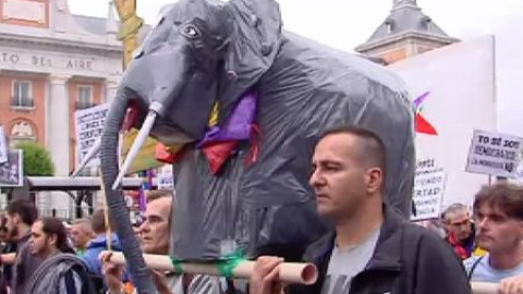 Miles de personas piden en Madrid la abolición de la monarquía Miles de personas piden en Madrid la abolición de la monarquía