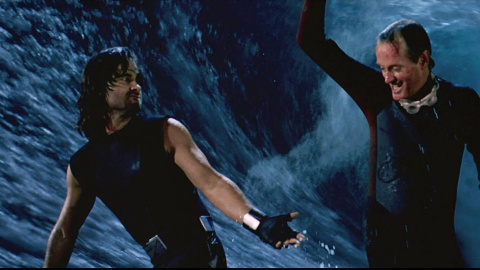 19/07/2022. Kurt Russell y Peter Fonda, surfeando en 'Scape from L.A.' 19/07/2022. Kurt Russell y Peter Fonda, surfeando en 'Scape from L.A.'