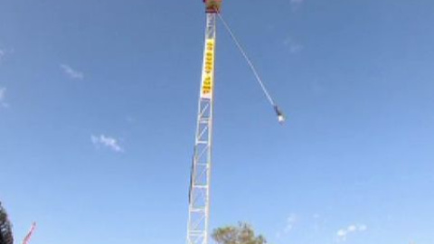 Bate el récord mundial de bungee-jumping Bate el récord mundial de bungee-jumping