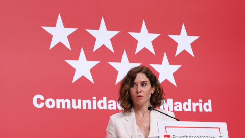 La presidenta de la Comunidad de Madrid, Isabel Díaz Ayuso, interviene tras la firma del convenio de transporte con el presidente de la Junta de Castilla La-Mancha La presidenta de la Comunidad de Madrid, Isabel Díaz Ayuso, interviene tras la firma del convenio de transporte con el presidente de la Junta de Castilla La-Mancha