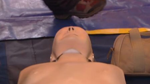 Los servicios de emergencias enseñan cómo reanimar a una persona en paro cardiaco Los servicios de emergencias enseñan cómo reanimar a una persona en paro cardiaco