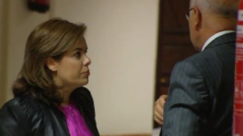 Confidencias en pasillos del Congreso entre Sáenz de Santamaría y Durán Confidencias en pasillos del Congreso entre Sáenz de Santamaría y Durán