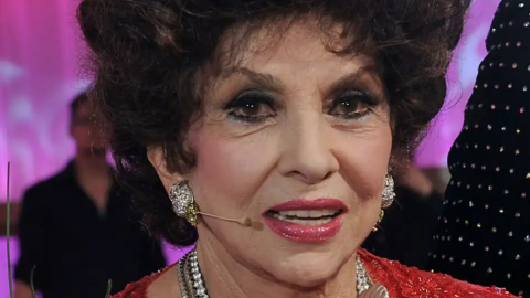 18/8/22 Gina Lollobrigida, en una aparición en televisión. 18/8/22 Gina Lollobrigida, en una aparición en televisión.