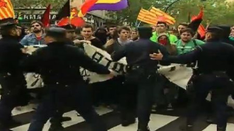 Cargas policiales en la manifestación contra la ley educativa en Zaragoza Cargas policiales en la manifestación contra la ley educativa en Zaragoza
