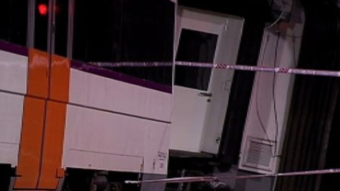 Tres heridos leves al descarrilar un tren en Barcelona Tres heridos leves al descarrilar un tren en Barcelona