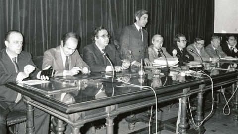 Mesa de la ponencia constitucional, el 10 de abril de 1978.- EFE / MANUEL H. DE LEÓN Mesa de la ponencia constitucional, el 10 de abril de 1978.- EFE / MANUEL H. DE LEÓN