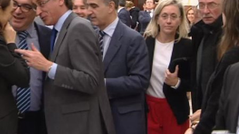Los diputados abandonan el Congreso a la carrera para salir de puente Los diputados abandonan el Congreso a la carrera para salir de puente