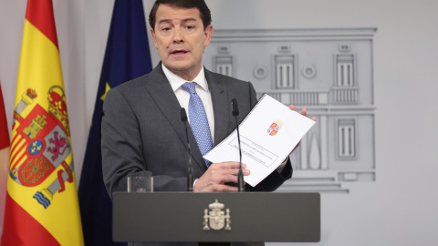 29/08/2022. El presidente de la Junta de Castilla y León, Alfonso Fernández Mañueco, comparece ante la prensa, en el Palacio de La Moncloa, a 28 de julio de 2022.