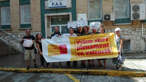 Concentración en el centro de salud de la Plataforma per la Llengua País Valencià Concentración en el centro de salud de la Plataforma per la Llengua País Valencià