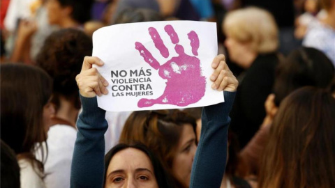 Una mujer protesta contra la violencia machista.- EFE Una mujer protesta contra la violencia machista.- EFE