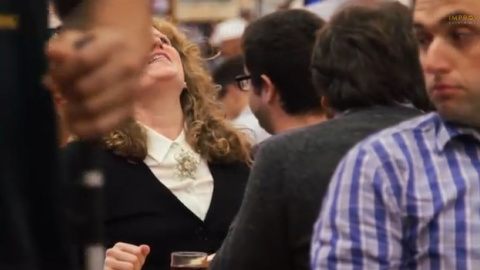 Multitudinario orgasmo fingido en un bar de EEUU Multitudinario orgasmo fingido en un bar de EEUU