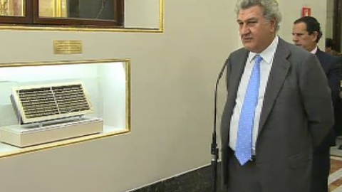 Una urna con un impacto de bala recordará el 23-F en el Congreso Una urna con un impacto de bala recordará el 23-F en el Congreso