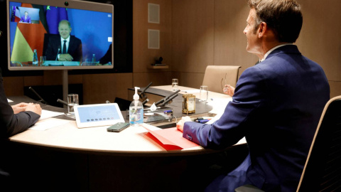 El presidente francés, Emmanuel Macron, conversa a través de una videollamada con el canciller alemán, Olaf Scholz este 5 de septiembre de 2022. El presidente francés, Emmanuel Macron, conversa a través de una videollamada con el canciller alemán, Olaf Scholz este 5 de septiembre de 2022.