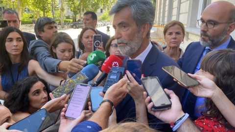Carlos Lesmes, ante los medios, tras el acto de toma de posesión del nuevo fiscal general del Estado, Álvaro García este lunes en el Tribunal Supremo Carlos Lesmes, ante los medios, tras el acto de toma de posesión del nuevo fiscal general del Estado, Álvaro García este lunes en el Tribunal Supremo