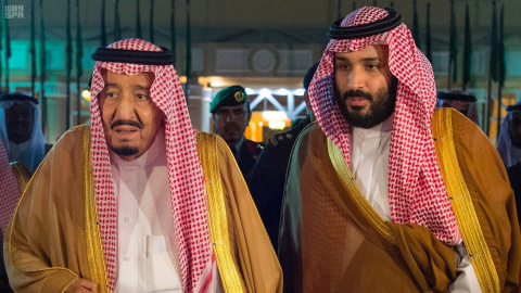 El rey Salman junto a su hijo y heredero, Mohamed bin Salman. REUTERS El rey Salman junto a su hijo y heredero, Mohamed bin Salman. REUTERS
