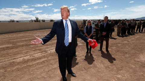 U.S. President Donald Trump visits the US-Mexico border in Calexico California, U.S., April 5, 2019. REUTERS/Kevin Lamarque TPX IMAGES OF THE DAY U.S. President Donald Trump visits the US-Mexico border in Calexico California, U.S., April 5, 2019. REUTERS/Kevin Lamarque TPX IMAGES OF THE DAY