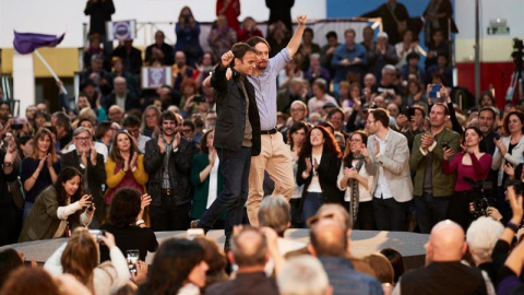 El candidato de Unidas Podemos a la Presidencia del Gobierno, Pablo Iglesias, y el número uno de los comunes por Barcelona para el 28A, Jaume Asens (i), durante su intervención en el acto político que, bajo el título "Ganemos para avanzar", se celebra El candidato de Unidas Podemos a la Presidencia del Gobierno, Pablo Iglesias, y el número uno de los comunes por Barcelona para el 28A, Jaume Asens (i), durante su intervención en el acto político que, bajo el título "Ganemos para avanzar", se celebra