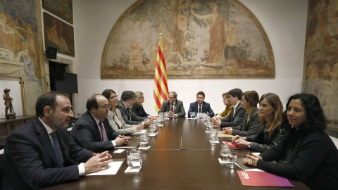 La segona edició de la Taula de Diàleg entre partits catalans, que s'ha fet al Palau de la Generalitat. EFE / ANDREU DALMAU La segona edició de la Taula de Diàleg entre partits catalans, que s'ha fet al Palau de la Generalitat. EFE / ANDREU DALMAU