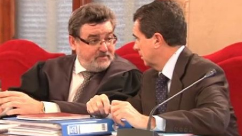 Matas reconoce que pidió un trabajo para su mujer Matas reconoce que pidió un trabajo para su mujer