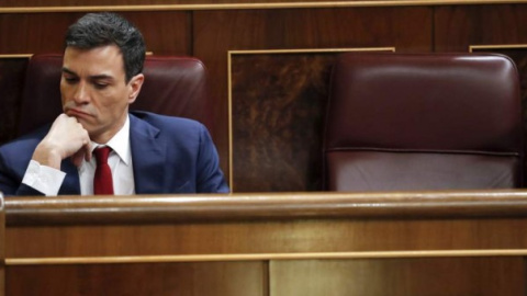 Pedro Sánchez, en una imagen de archivo, sentado en su escaño en el Congreso de los Diputados. EFE Pedro Sánchez, en una imagen de archivo, sentado en su escaño en el Congreso de los Diputados. EFE