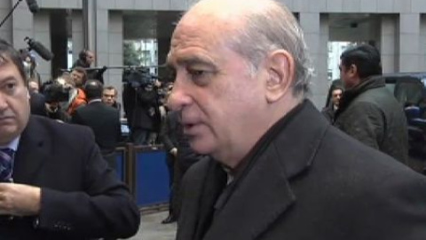 El ministro del Interior defiende ante Bruselas el uso de las concertinas El ministro del Interior defiende ante Bruselas el uso de las concertinas