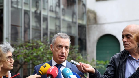 Urkullu compareciendo ante los medios en Mar de Plata./EFE Urkullu compareciendo ante los medios en Mar de Plata./EFE