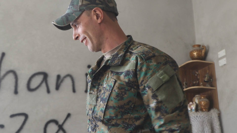 Arges Artiaga, francotirador gallego, en su base de Raqqa Foto por Ferran Barber Arges Artiaga, francotirador gallego, en su base de Raqqa Foto por Ferran Barber