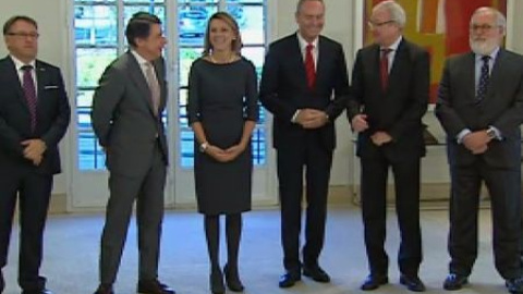 Rajoy reúne a cinco autonomías en Moncloa en la presentación del 'pacto del agua' Rajoy reúne a cinco autonomías en Moncloa en la presentación del 'pacto del agua'