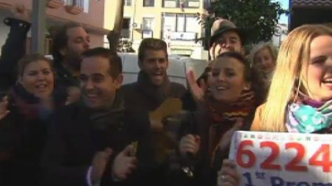 Sanlúcar la Mayor celebra el Gordo cantando Sanlúcar la Mayor celebra el Gordo cantando