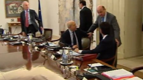 Sube la luz y se congela el salario mínimo Sube la luz y se congela el salario mínimo