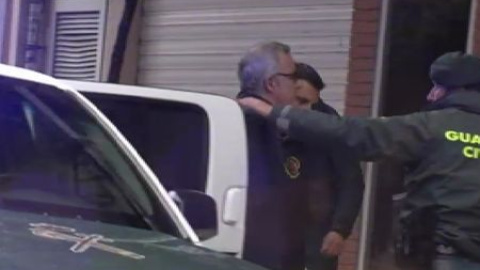 Así actuó Basterra durante el registro de su vivienda Así actuó Basterra durante el registro de su vivienda