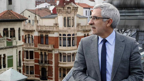 Gaspar Llamazares, en el Parlamento de Asturias. / EFE Gaspar Llamazares, en el Parlamento de Asturias. / EFE