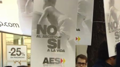 La sede del PP en Génova, testigo mudo de una nueva concentración contra el aborto La sede del PP en Génova, testigo mudo de una nueva concentración contra el aborto
