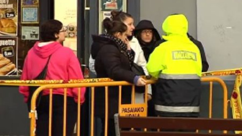 Los vecinos afectados por el incendio intentan recuperar sus pertenencias Los vecinos afectados por el incendio intentan recuperar sus pertenencias
