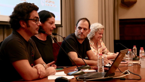 Conferència del Municilab amb l'alcalde de Riace, Domenico Lucano, l'editor del llonre sobre el model d'acollida d'aquesta vila italiana, Marcello Belotti, el coordinador de Ciutat Refugi de l'Ajuntament de Barcelona, Ignasi Calbó, i l'editora de l'edit