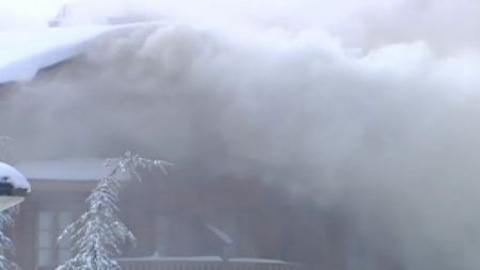 Un incendio calcina el Hotel Lodge de Sierra Nevada Un incendio calcina el Hotel Lodge de Sierra Nevada