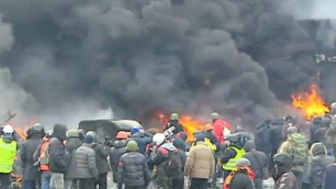 Continúa la escalada de violencia en la plaza de la Independencia de Kiev Continúa la escalada de violencia en la plaza de la Independencia de Kiev
