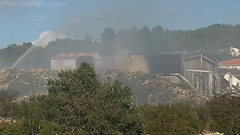 Una fábrica de pirotecnia explota en Tarragona Una fábrica de pirotecnia explota en Tarragona