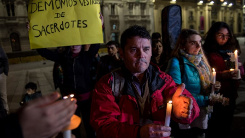 Manifestación en Santiago de Chile en protesta por los casos de abusos en la Iglesia. AFP/Martin Bernetti Manifestación en Santiago de Chile en protesta por los casos de abusos en la Iglesia. AFP/Martin Bernetti
