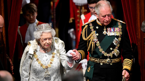 La reina Isabel II y el entonces príncipe de Gales llega a la ceremonia de apertura del Parlamento, en octubre de 2019, en Londres. REUTERS/Toby Melville/Pool La reina Isabel II y el entonces príncipe de Gales llega a la ceremonia de apertura del Parlamento, en octubre de 2019, en Londres. REUTERS/Toby Melville/Pool