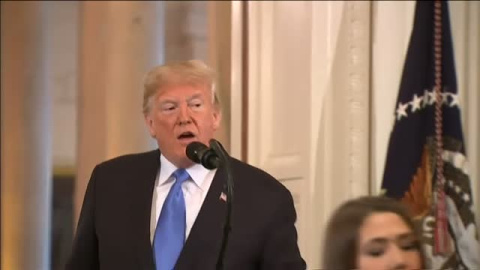 Trump se enzarza con un periodista antes de expulsarle de la Casa Blanca: "Eres el enemigo del pueblo" Trump se enzarza con un periodista antes de expulsarle de la Casa Blanca: "Eres el enemigo del pueblo"