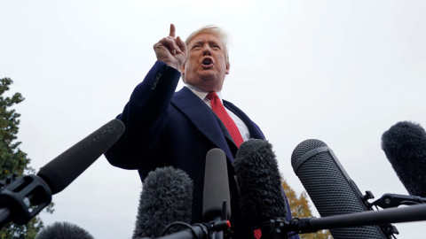 El presidente de Trump se dirige a los periodistas antes de salir de la Casa Blanca. (KEVIN LAMARQUE | EFE) El presidente de Trump se dirige a los periodistas antes de salir de la Casa Blanca. (KEVIN LAMARQUE | EFE)