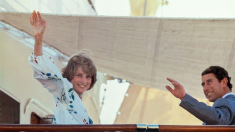 El príncipe Carlos y Diana de Gales el 1 de agosto de 1981 a bordo del Britannia en su visita a Gibraltar durante su luna de miel.