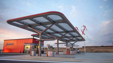 Estación de servicio de la petrolera Cepsa. E.P. Estación de servicio de la petrolera Cepsa. E.P.