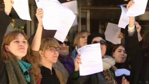 El registro mercantil de Madrid admite a trámite la protesta de varias mujeres El registro mercantil de Madrid admite a trámite la protesta de varias mujeres