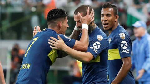 Dario Benedetto (c) de Boca Juniors celebra un gol hoy, miércoles 31 de octubre de 2018, en el partido de vuelta de semifinales de la Copa Libertadores, entre Palmeiras de Brasil y el Boca Juniors de Argentina, en el estadio Allianz Parque, de Sao Paulo Dario Benedetto (c) de Boca Juniors celebra un gol hoy, miércoles 31 de octubre de 2018, en el partido de vuelta de semifinales de la Copa Libertadores, entre Palmeiras de Brasil y el Boca Juniors de Argentina, en el estadio Allianz Parque, de Sao Paulo